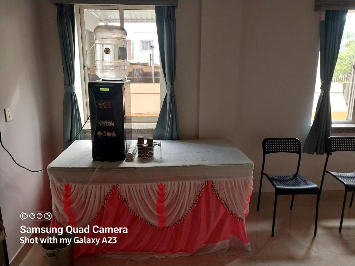 La Cresta Inn Калькутта Экстерьер фото