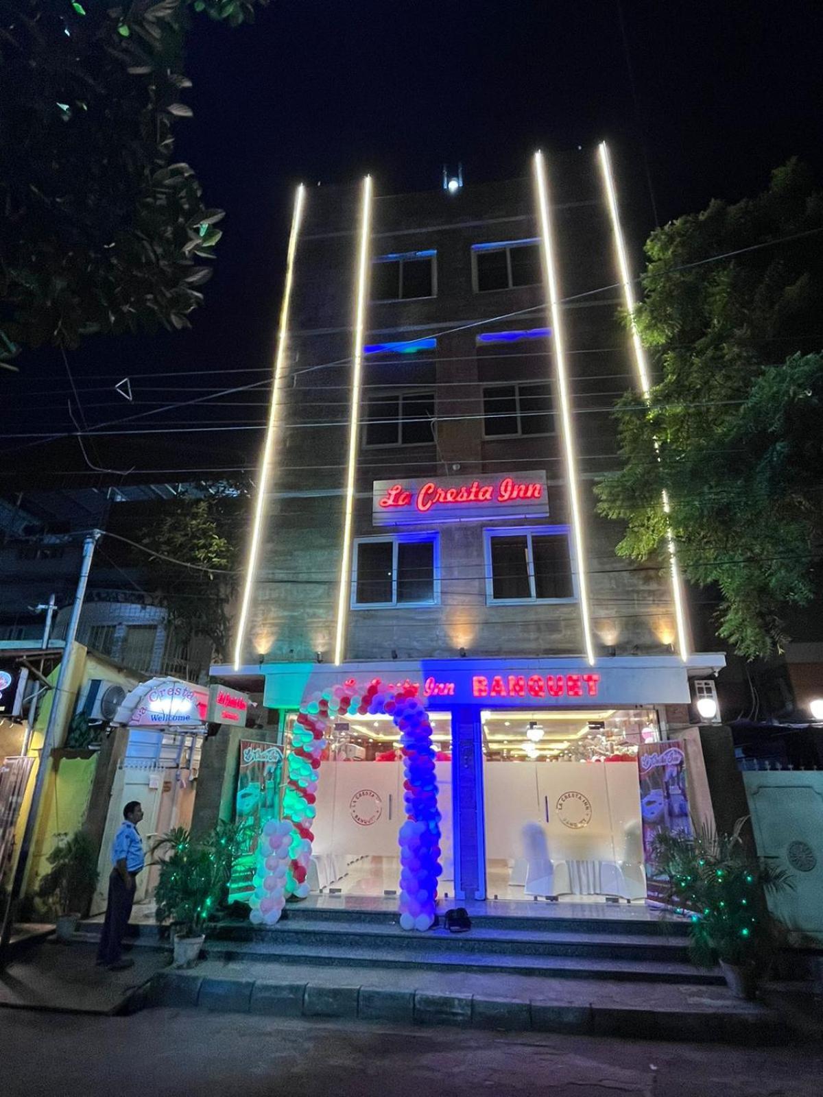 La Cresta Inn Калькутта Экстерьер фото